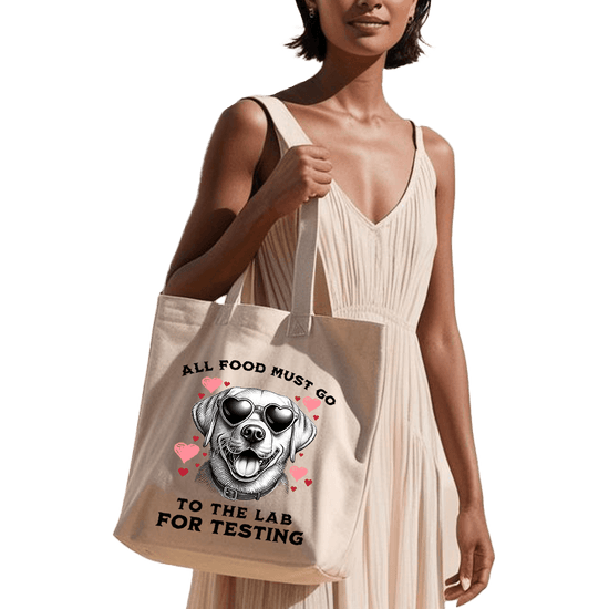 תיק בד TOTE BAG 'Lab Testing' - מושלמת לחובבי כלבים ולאוהבי אוכל אמיתיים 🐶